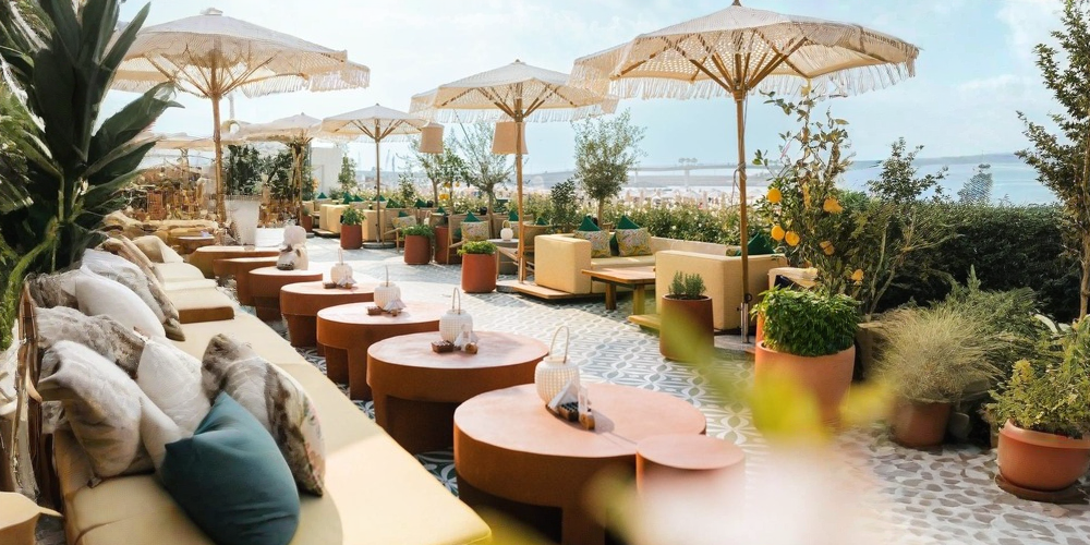beachfront dining